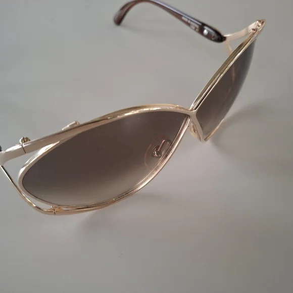 Christian Dior Elegant Gold Vintage Sunglasses display picture 2